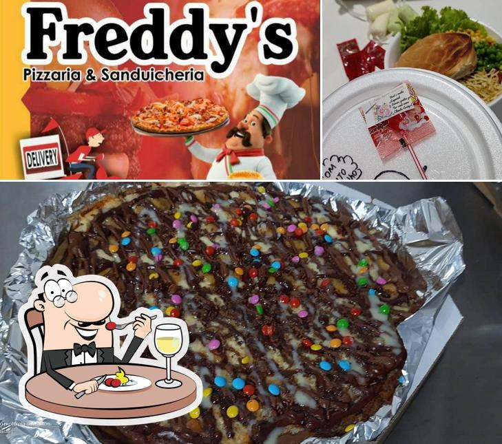 Comida em Freddy's Pizzaria e Sanduicheria