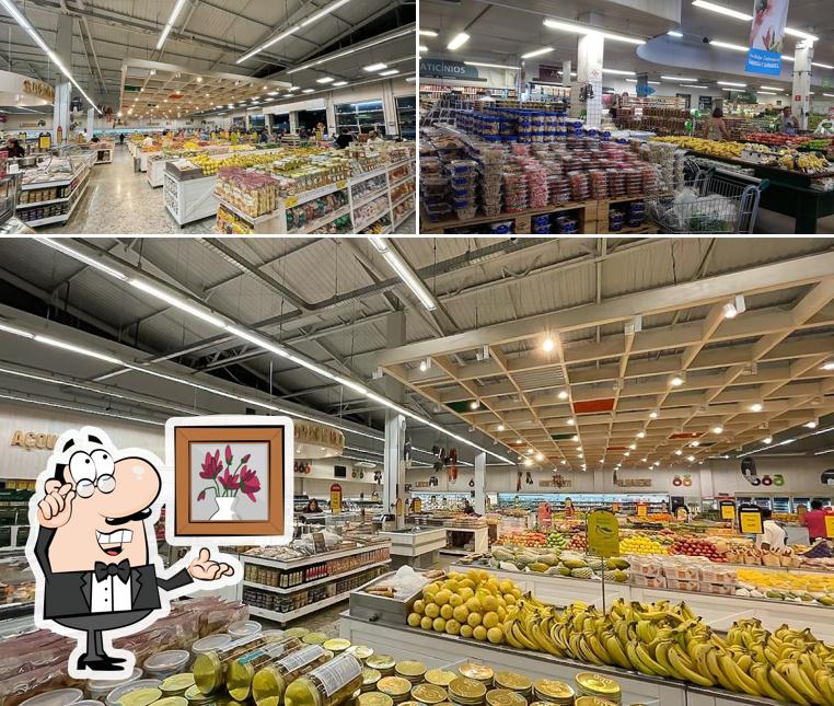 O interior do Oba Hortifruti - Mercado, Frutas, Verduras, Legumes, Açougue e Adega