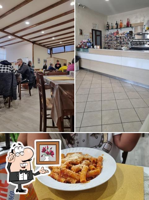 Tra le diverse cose da Break Cafè - Tavola Calda si possono trovare la interni e cibo