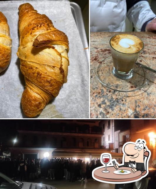 La foto della cibo e esterno di Caffè Lungoliri