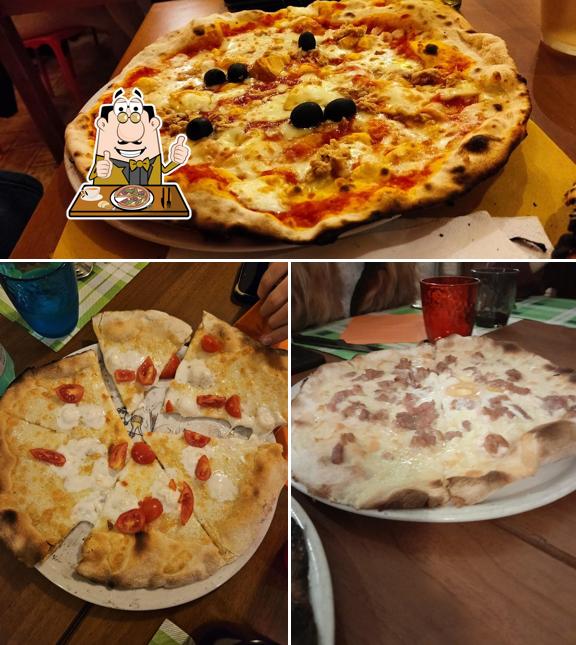 Scegli una pizza a La Cava Pizzeria