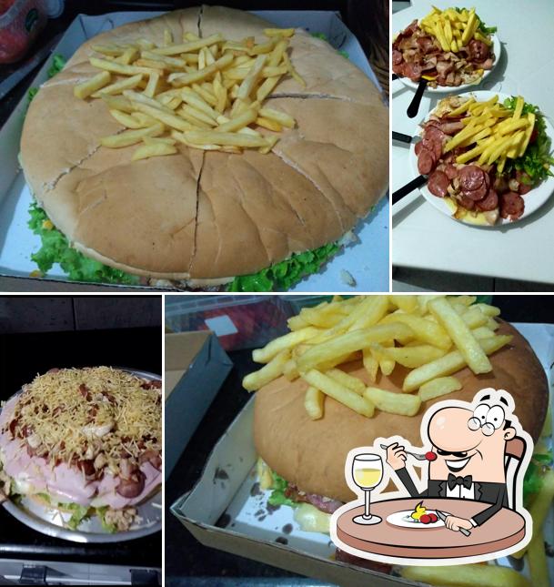 Sanduíche de carne de porco desfiada em Dora,S Lanches