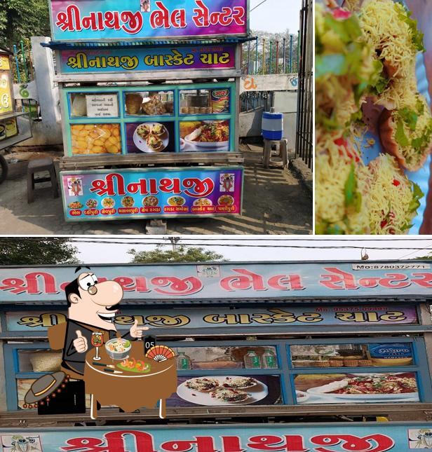Food at Shreenathji Bhel center