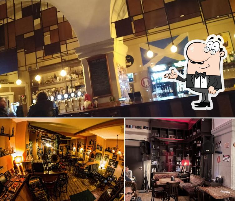 Siediti a un tavolo di Bad Elf Pub