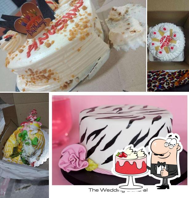 Red velvet cake at Lama Bakery
