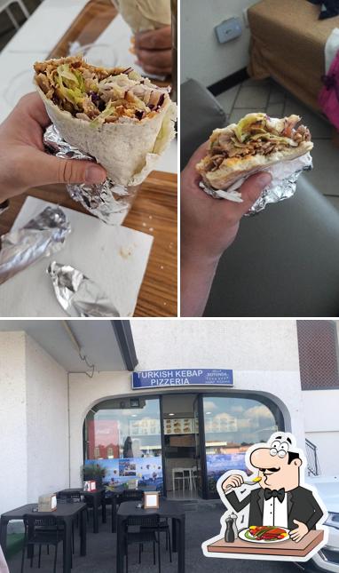 Tra le varie cose da La Rotonda si possono trovare la cibo e esterno