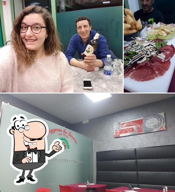 Siediti a un tavolo di Pizzeria Da Gianni Siediti a un tavolo di Pizzeria Da Gianni