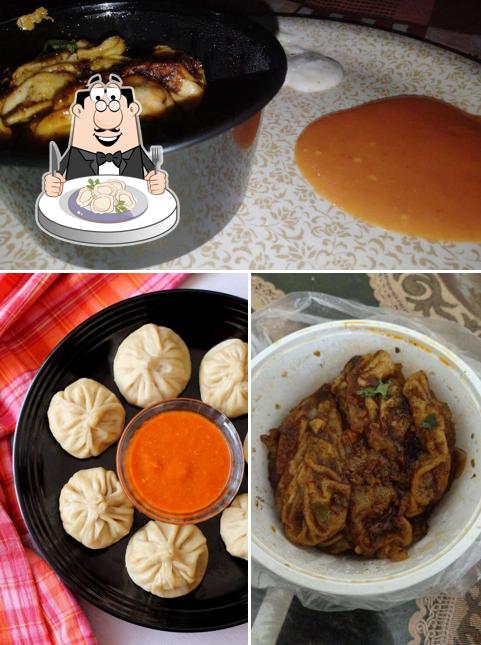 Dumplings at Himalayan Momos Express