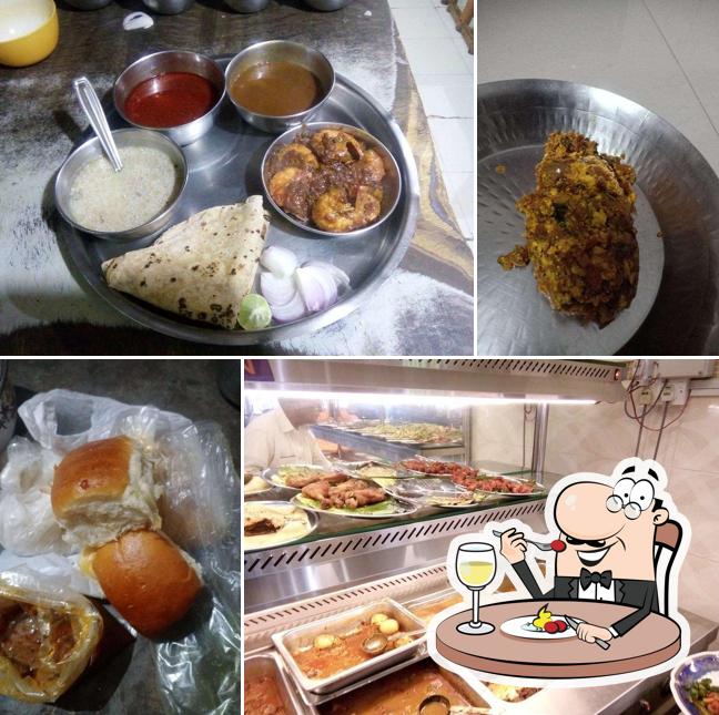 Food at Hotel Kolhapuri Thaska