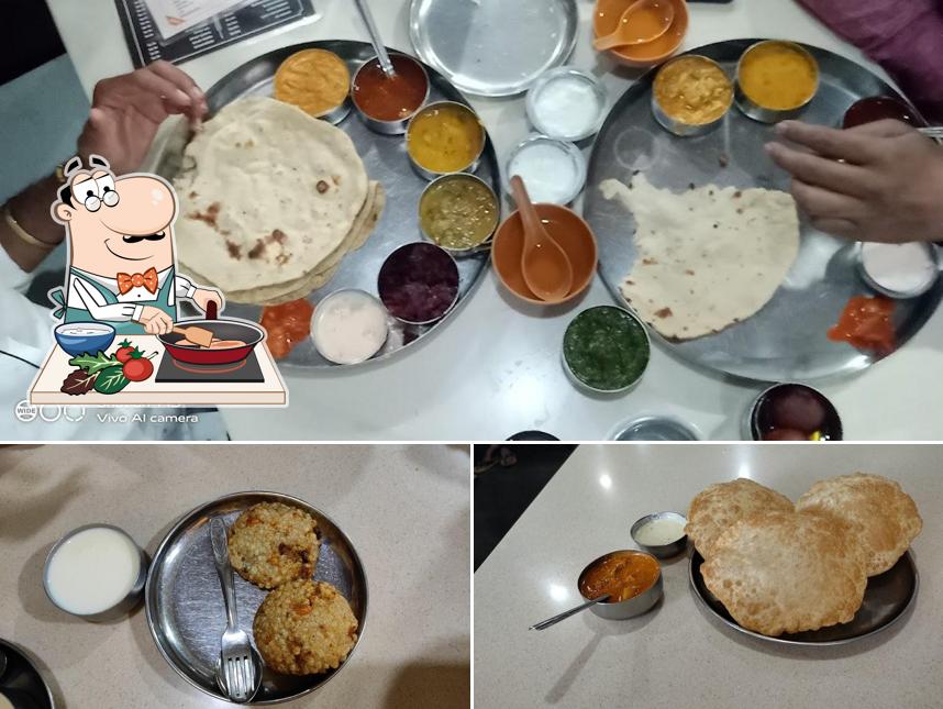 Chicken curry at Kamat Restaurant