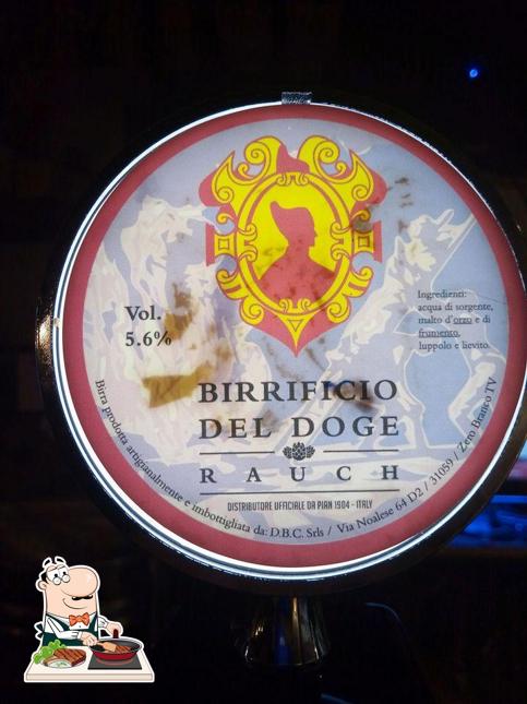 Prenditi i un pasto a base di carne a Cavanbah Pub