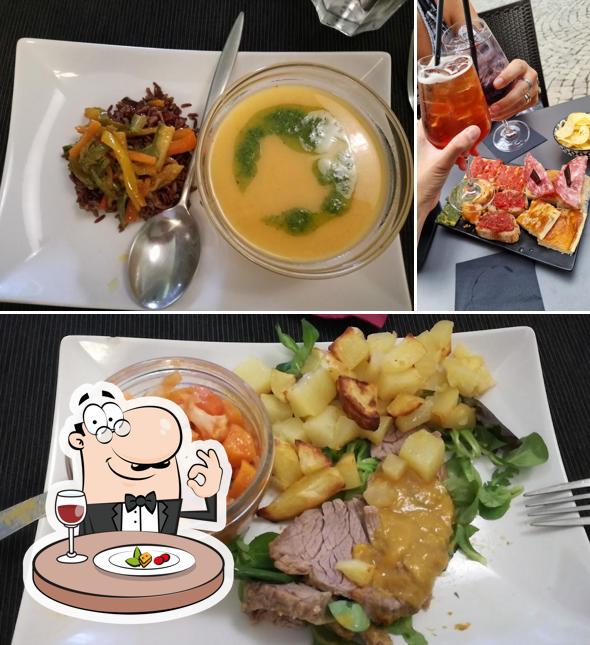 Tra le varie cose da Cocktail Bar Apotheke si possono trovare la cibo e bevanda