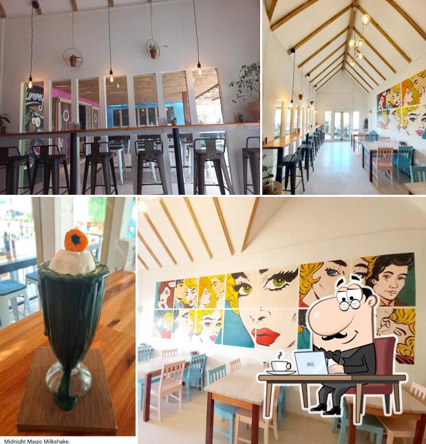 Camel Horse Café