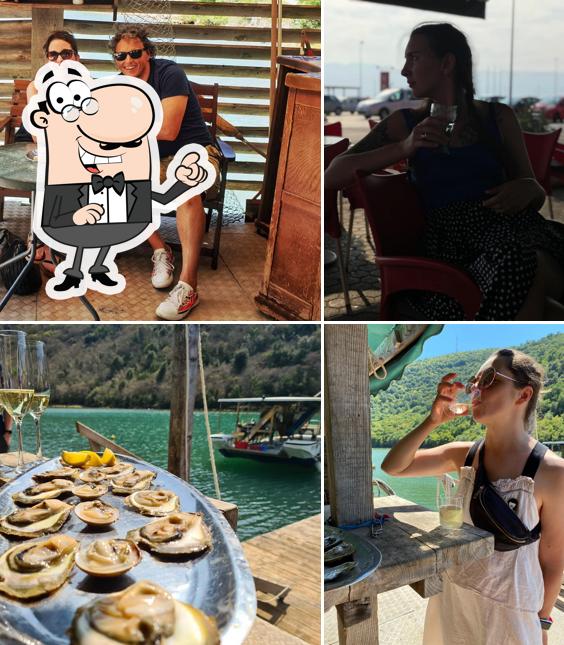 Gli interni di Tony's Oyster Shack
