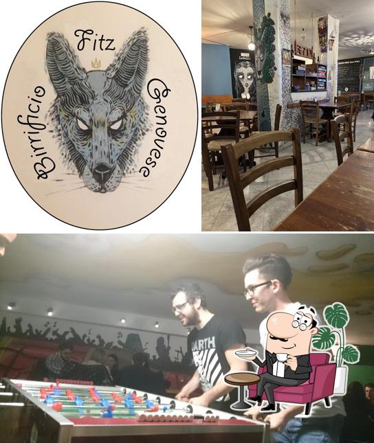 Gli interni di Fitz Birrificio Genovese