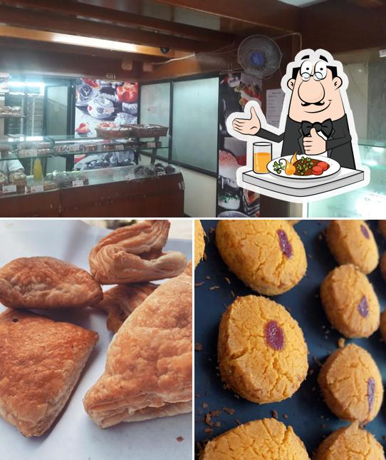 Food at Hindustan Bakery (Tarabai Road)