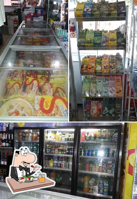 A comida e interior do restaurante