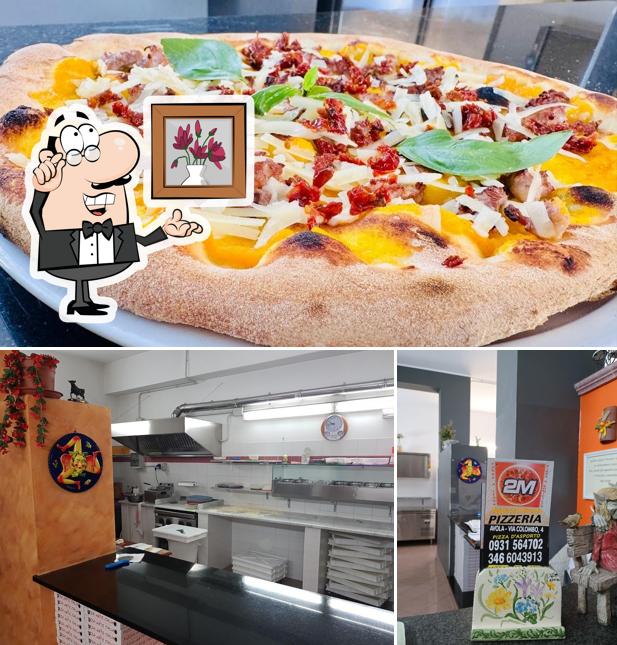 La immagine della interni e cibo di pizzeria 2M
