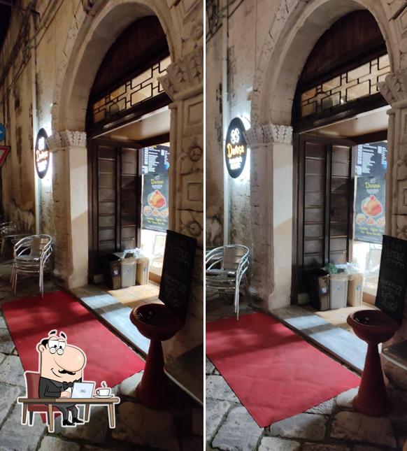 Dai un'occhiata agli interni di De Rose