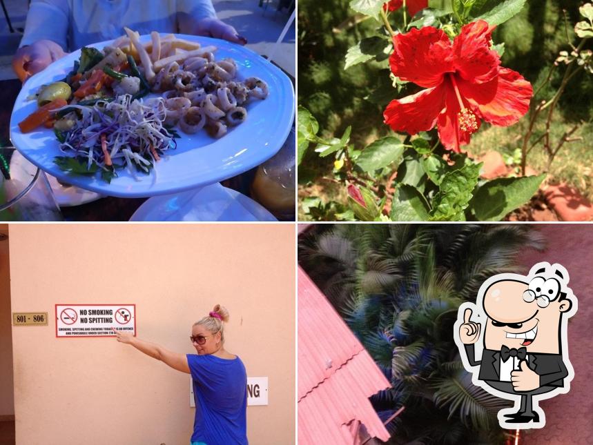 Here's a photo of Lakefield Restaurant