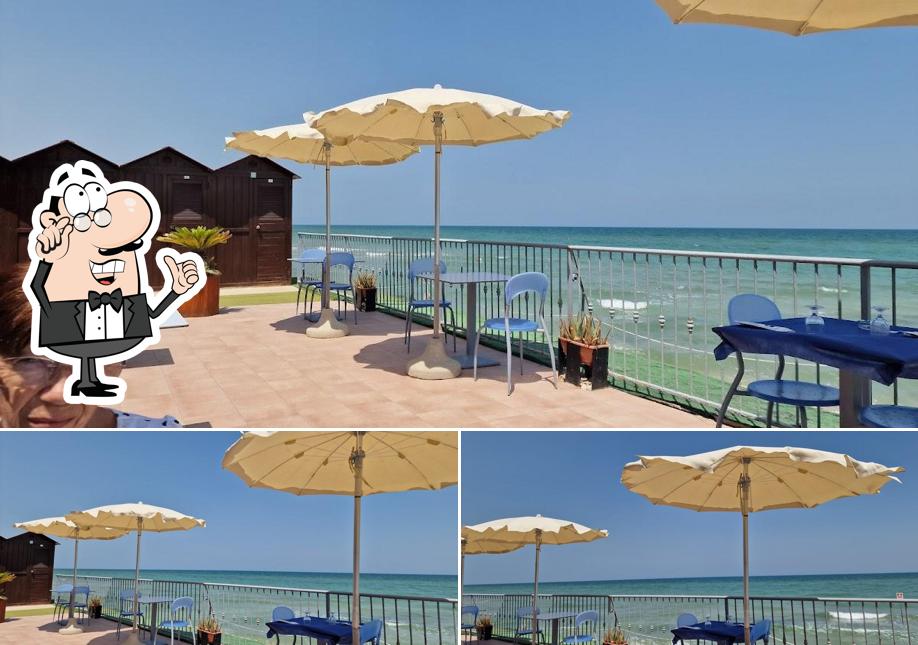 Siediti a un tavolo di Chalet Lidian