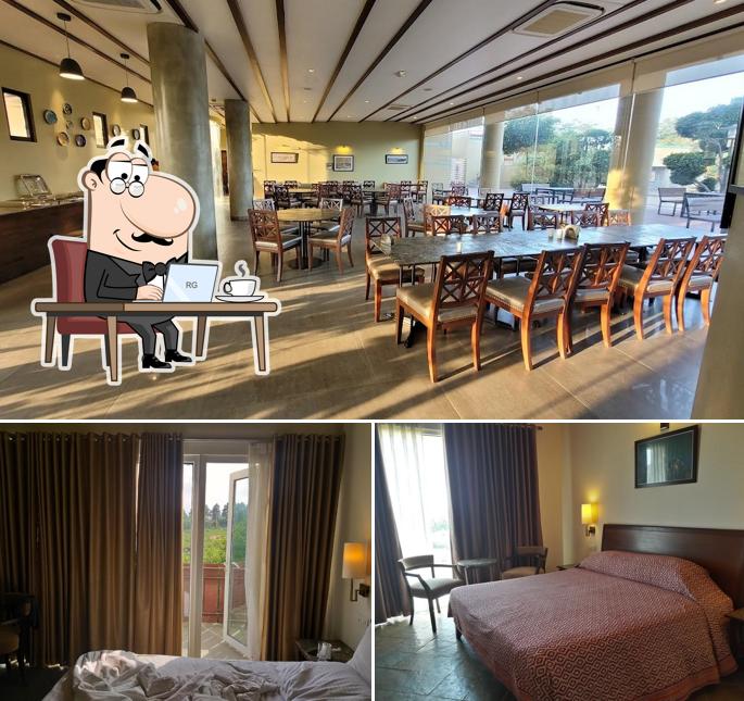 Take a seat at one of the tables at Dera Masuda A Luxury Resort in Pushkar