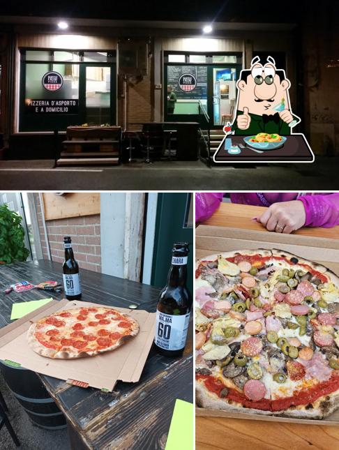 Questa è la foto che presenta la cibo e interni di NOV9 PIZZA