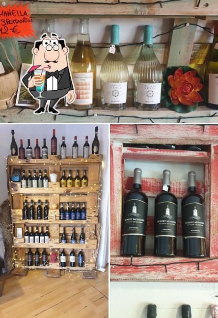 La bevanda e interni del ristorante