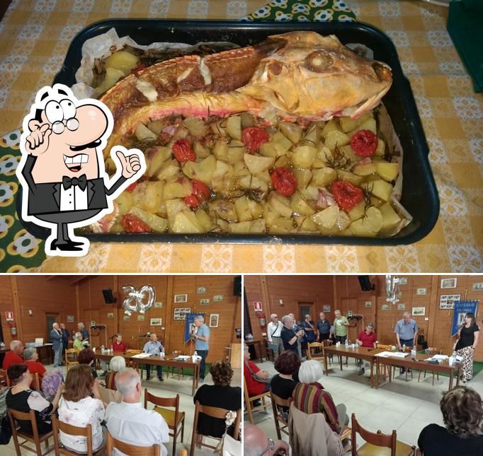 La foto di interni e cibo da Circolo Nereto 2001 Anziani E Giovani