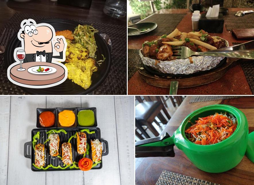 Food at De Courtyard