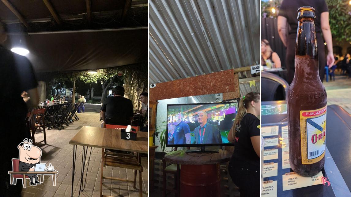 Sente em uma das mesas no Brasauê Espetaria I