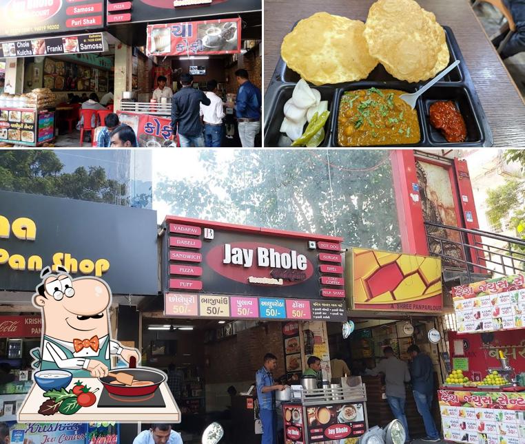 Chicken curry at Jay bhole Vadapav
