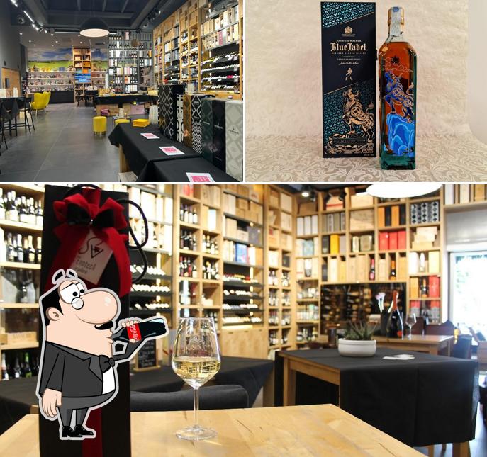 La bevanda e interni del ristorante