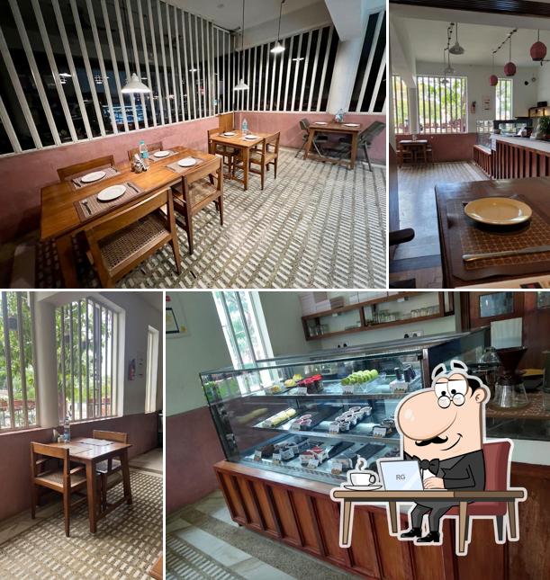 Check out how Cafe CakeBee looks inside