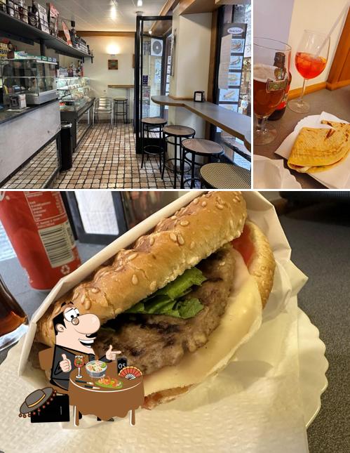 Questa è la foto che mostra la cibo e interni di Piccolo BAR da IDO e ADO
