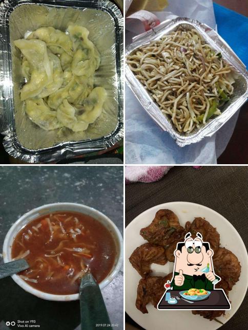 Food at 7 Plates Fast Food Station