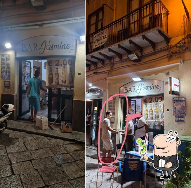 Goditi qualcosa da bere a bar caffetteria Jasmine