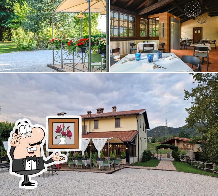 Siediti a un tavolo di Taverna degli Amici