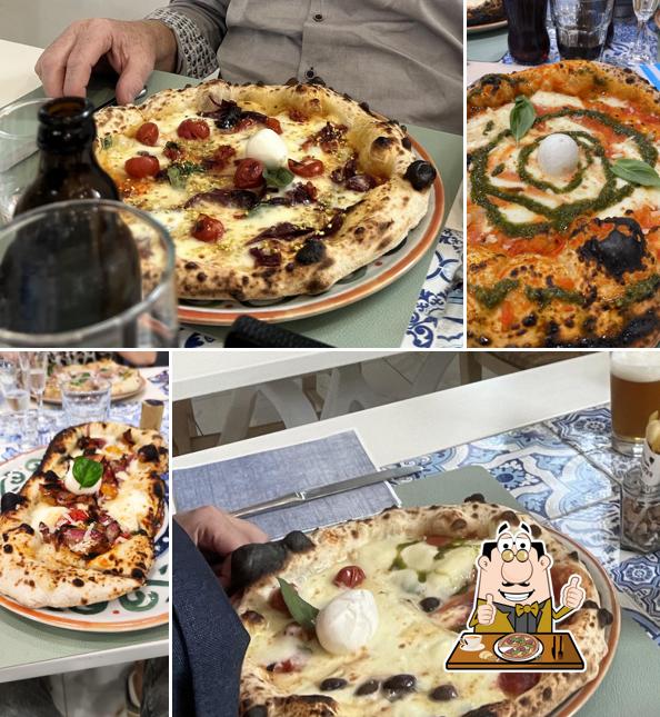 A Pizzeria Trattoria Marechiaro, puoi prenderti una bella pizza