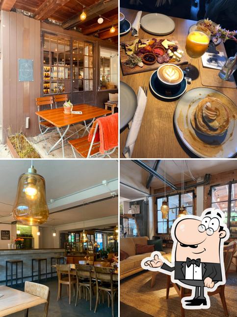 Siediti a un tavolo di Alte Schmitte