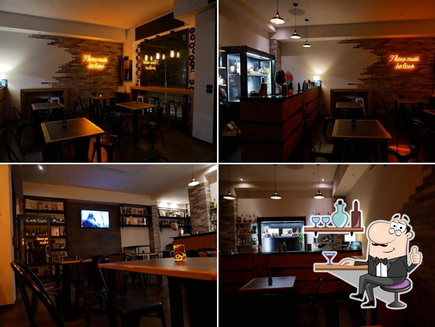 Dai un'occhiata agli interni di Vinerì Wine Bistrot