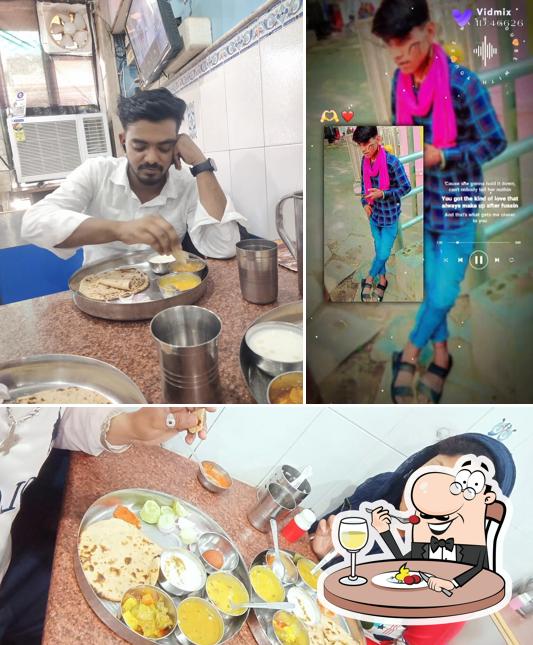 Food at Panditji Vaishno Bhojnalya