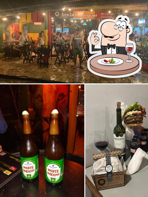 A comida e exterior do restaurante