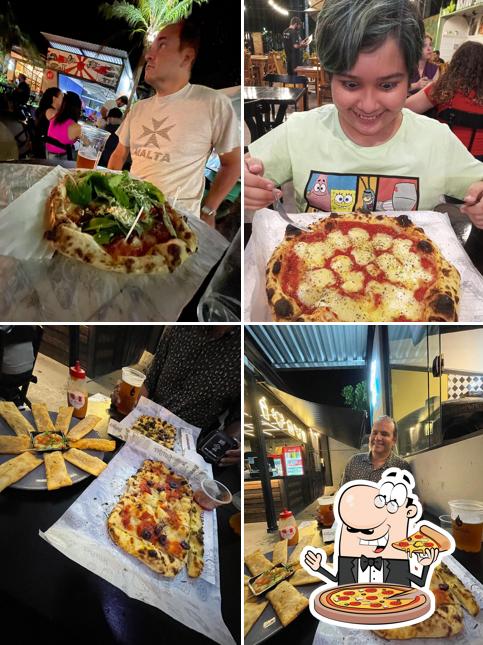 No Neon Pizzaria Flamboyant, você pode desfrutar de pizza