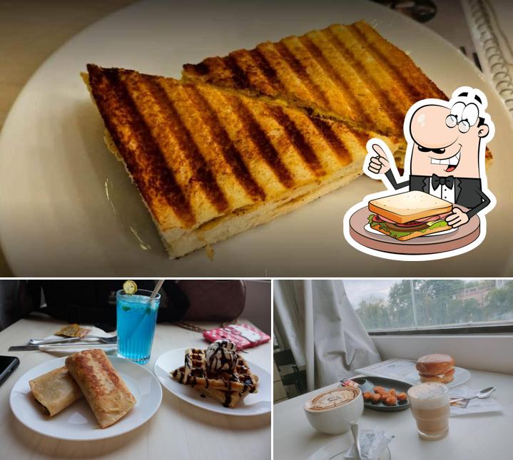Grilled cheese sandwich at Sippin' Stories