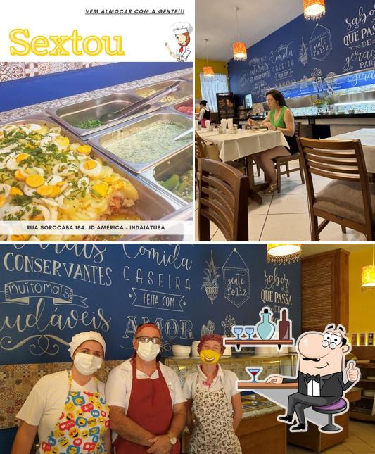 Sente em uma das mesas no Restaurante De La Marie