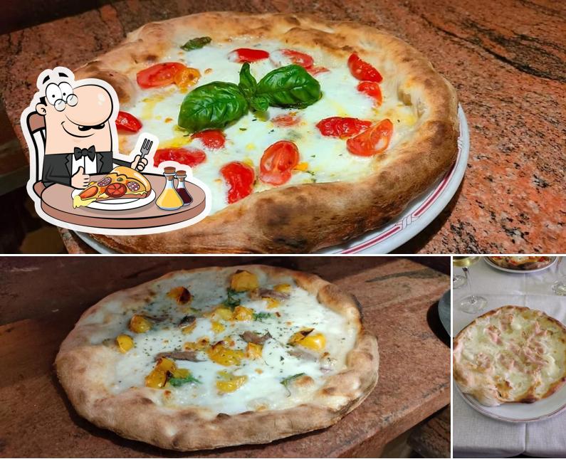 A Ristorante Pizzeria Marechiaro, puoi provare una bella pizza