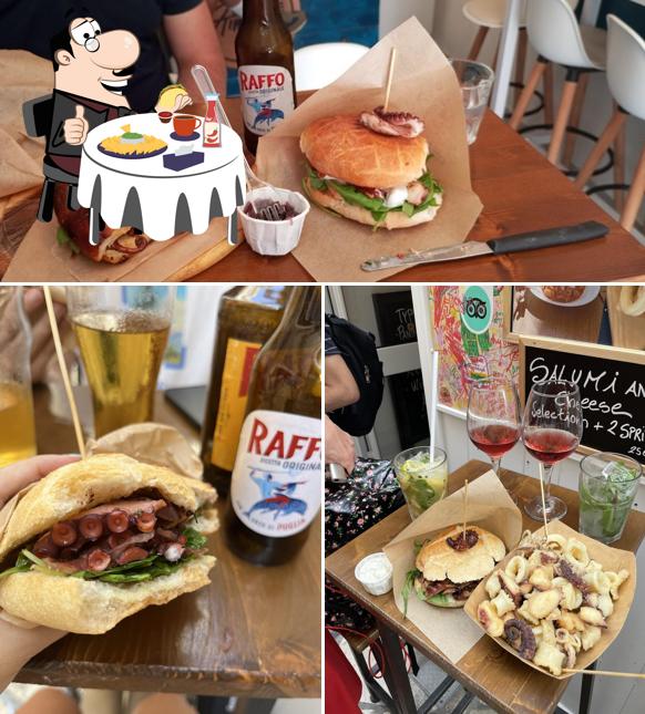 Prenditi un hamburger a Good time typical food & drink