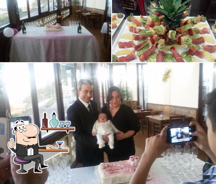 Questa è la immagine che mostra la interni e cibo di Pizzeria La Torre di Elena