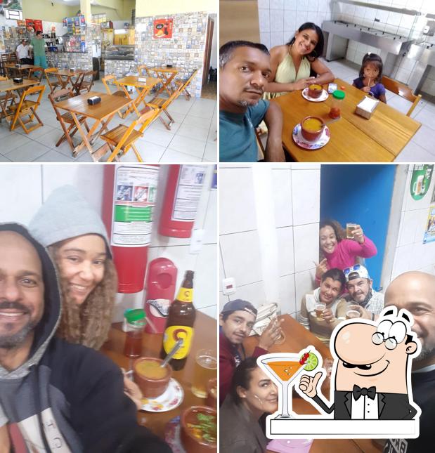 A imagem do Barba Bar e Restaurante’s bebida e interior
